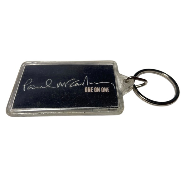 Paul McCartney “One on One” Keychain – 2016 Tour Concert Merchandise - Picture 2 of 3